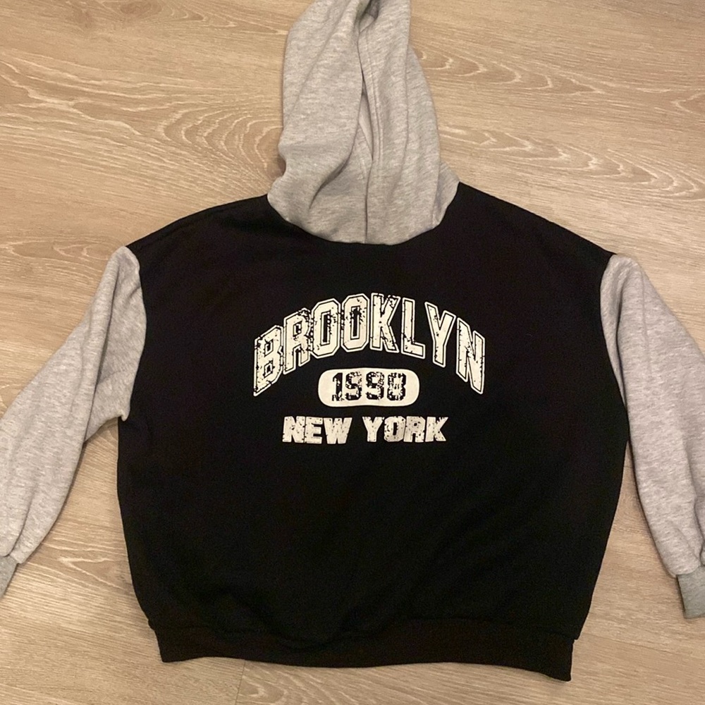 Brooklyn hoodie, three-quarter sleeves, worn once